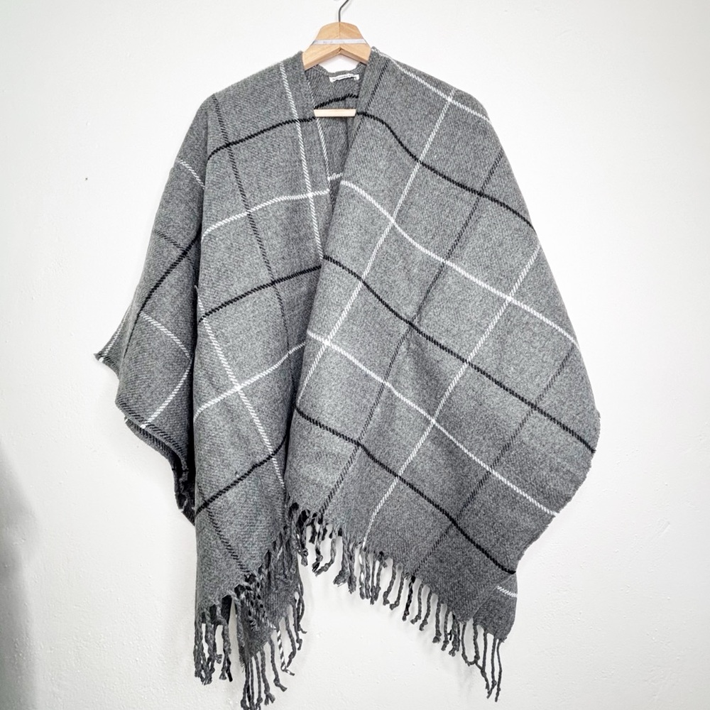 Abercrombie & Fitch Gray Plaid Fringe Shawl Wrap Poncho NWT
